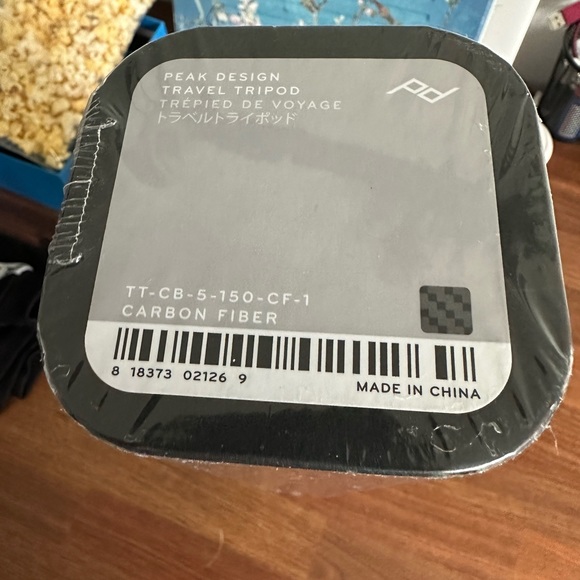 Peak Design - Carbon Fiber - Travel Tripod - Picture 2 of 5